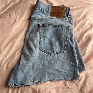 Levis shorts light wash